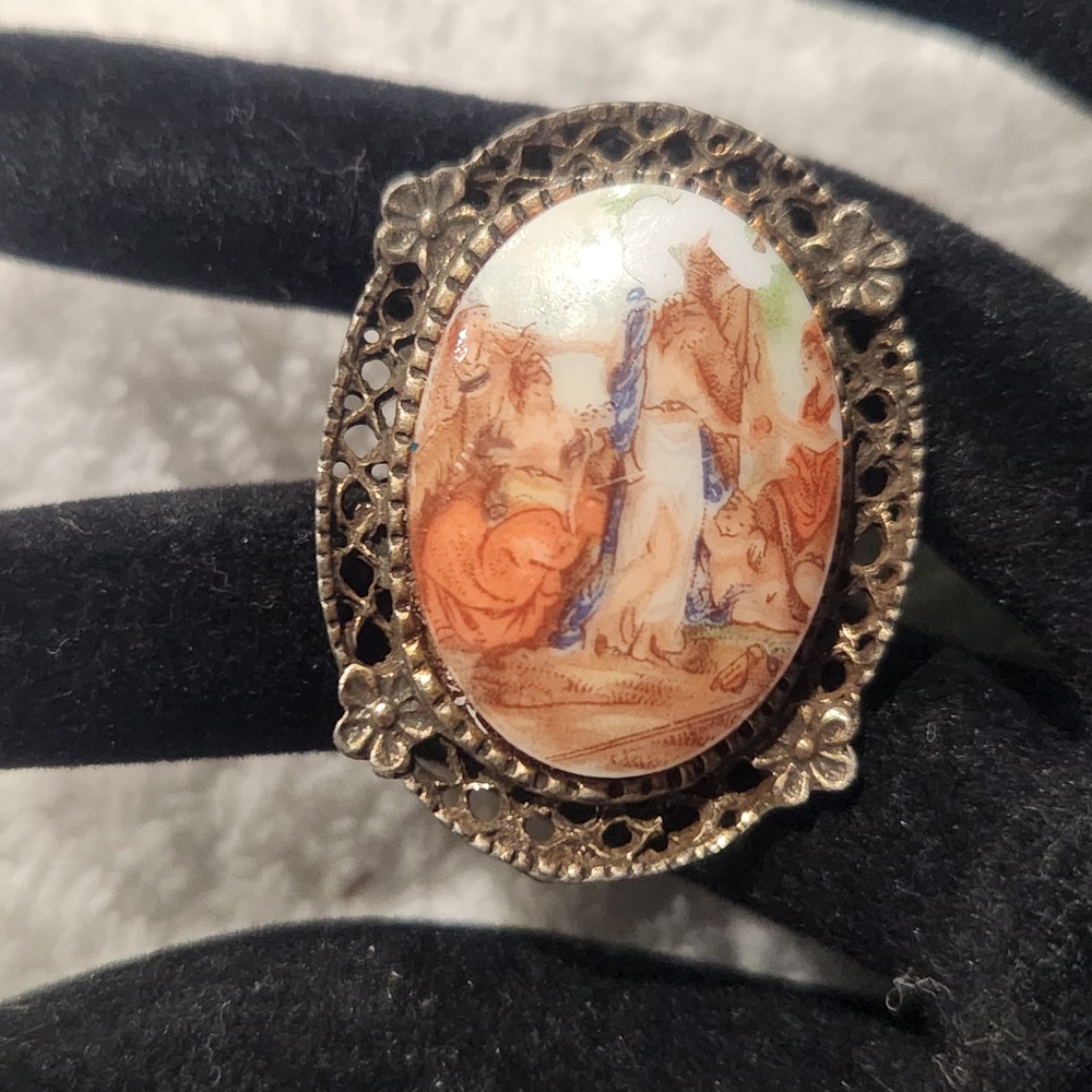 Vintage Gold‎ Tone Filigree Oval Brooch Fragonard Style Romantic Scene Pin